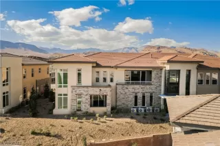 Photo #2: 2270362 Listing