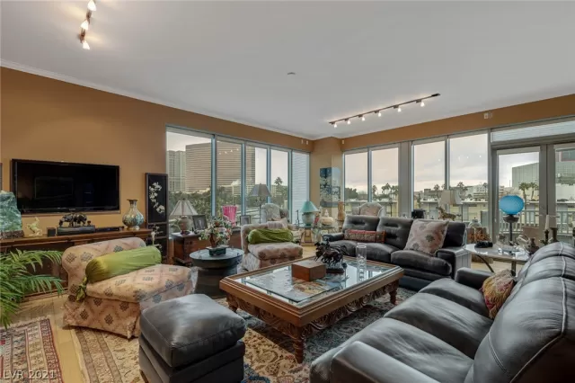 MLS: 2270391 Condo For Sale