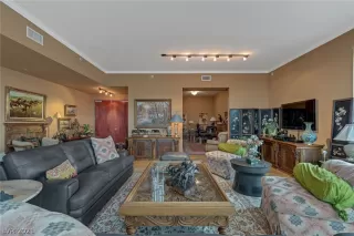 Photo #4: 2270391 Listing