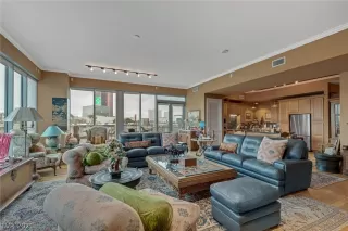 Photo #5: 2270391 Listing