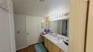 Photo #6: 2270413 Listing