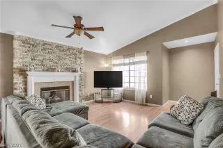 Photo #3: 2270438 Listing