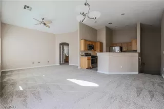 Photo #5: 2270492 Listing