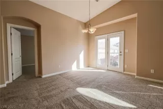 Photo #6: 2270492 Listing