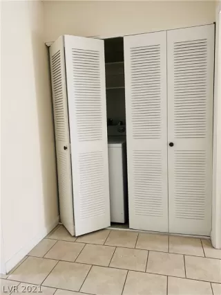 Photo #4: 2270530 Listing