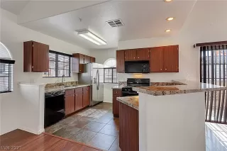 Photo #2: 2270543 Listing 