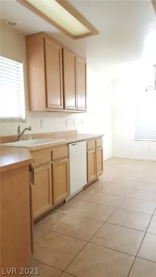 Photo #4: 2270722 Listing