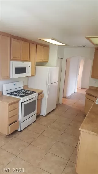 Photo #5: 2270722 Listing