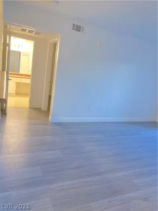 Photo #3: 2270794 Listing