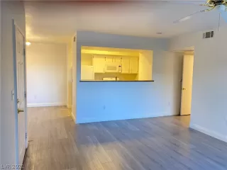 Photo #4: 2270794 Listing