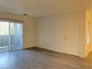 Photo #5: 2270794 Listing