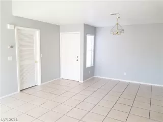 Photo #4: 2270843 Listing