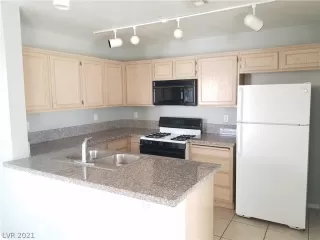 Photo #5: 2270843 Listing