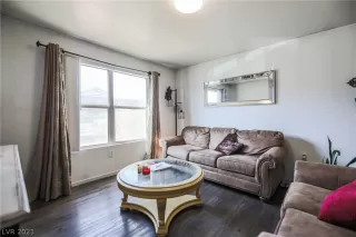 Photo #5: 2270869 Listing