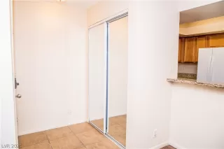 Photo #6: 2270932 Listing 