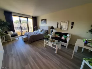 Photo #5: 2270937 Listing