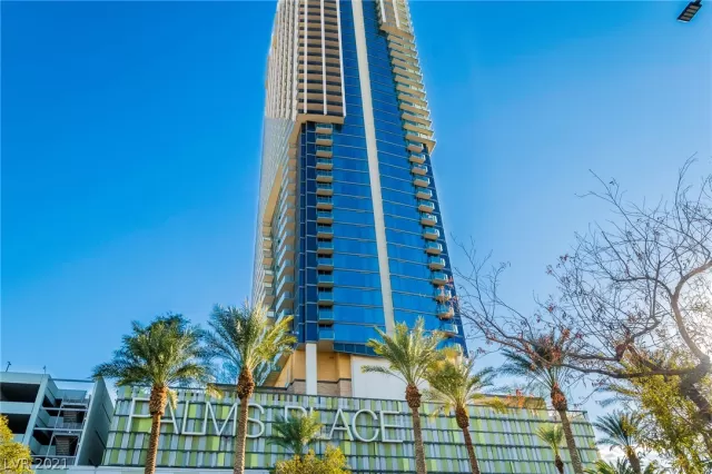 MLS: 2270972 Condo For Sale