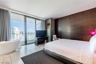 Photo #5: 2270972 Listing