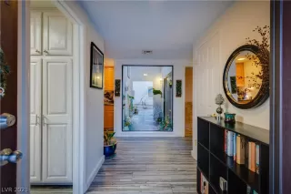 Photo #4: 2270986 Listing