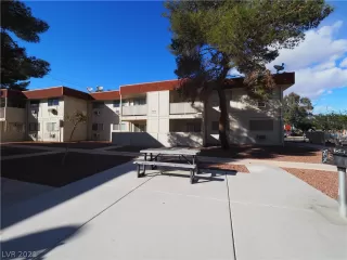 Photo #5: 2271006 Listing