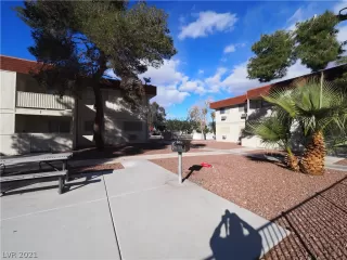 Photo #6: 2271006 Listing