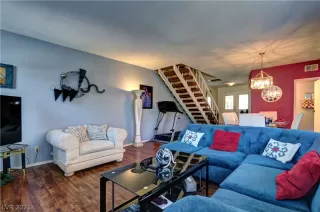 Photo #3: 2271037 Listing