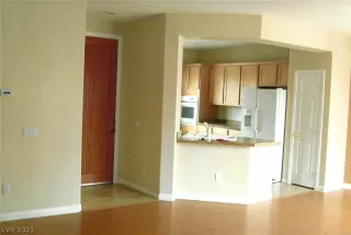 Photo #3: 2271041 Listing