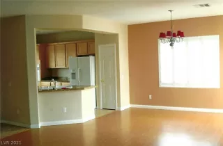 Photo #4: 2271041 Listing