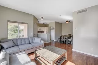 Photo #5: 2271046 Listing