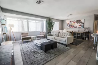 Photo #3: 2271129 Listing