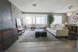 Photo #4: 2271129 Listing