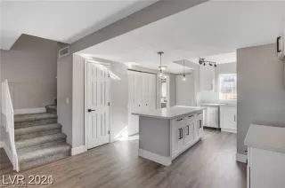 Photo #5: 2271232 Listing 