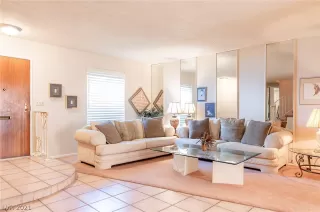 Photo #3: 2271289 Listing