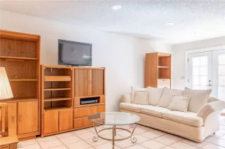 Photo #5: 2271289 Listing