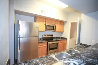 Photo #5: 2271292 Listing