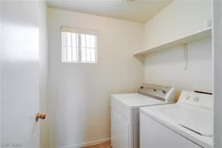 Photo #5: 2271442 Listing