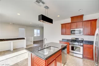 Photo #5: 2271467 Listing