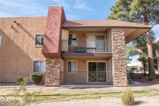 MLS: 2271500 Condo For Sale