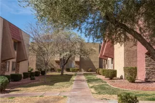 Photo #4: 2271500 Listing