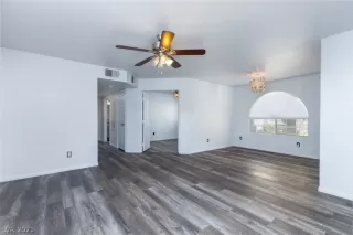 Photo #5: 2271618 Listing