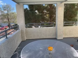 Photo #5: 2271635 Listing