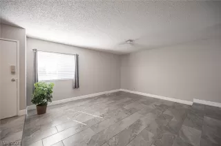 Photo #6: 2271636 Listing