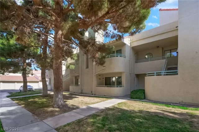 MLS: 2271670 Condo For Sale