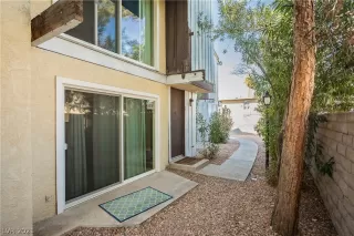 Photo #5: 2271671 Listing