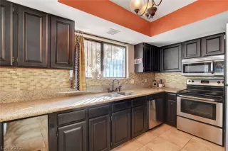 Photo #5: 2271701 Listing