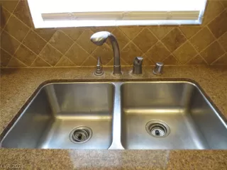 Photo #5: 2271811 Listing 