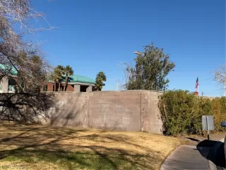 Photo #1: 2271877 Listing 