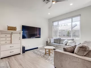 Photo #3: 2271892 Listing