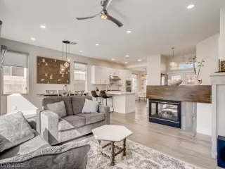 Photo #4: 2271892 Listing