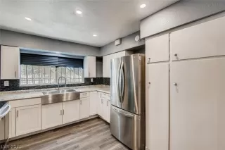 Photo #4: 2271920 Listing